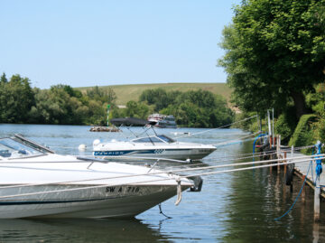 Motorboot und Wasserskifahren